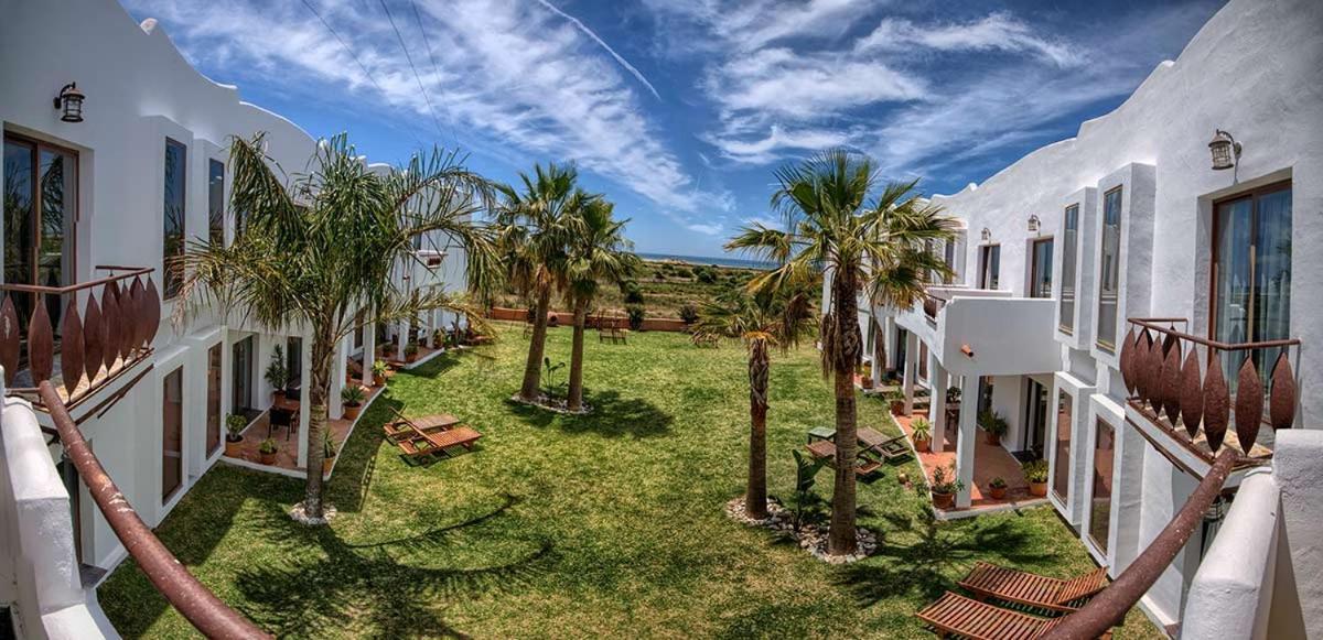 Apartamentos Turisticos Bahia De Trafalgar Zahora Exterior foto