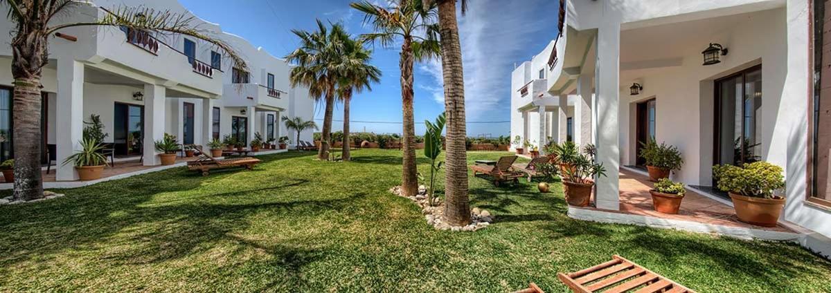 Apartamentos Turisticos Bahia De Trafalgar Zahora Exterior foto